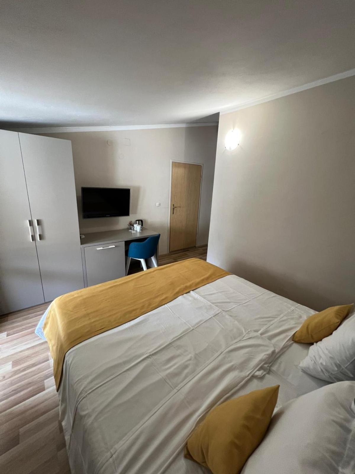 Bellevue Rooms Stara Baska Exterior photo