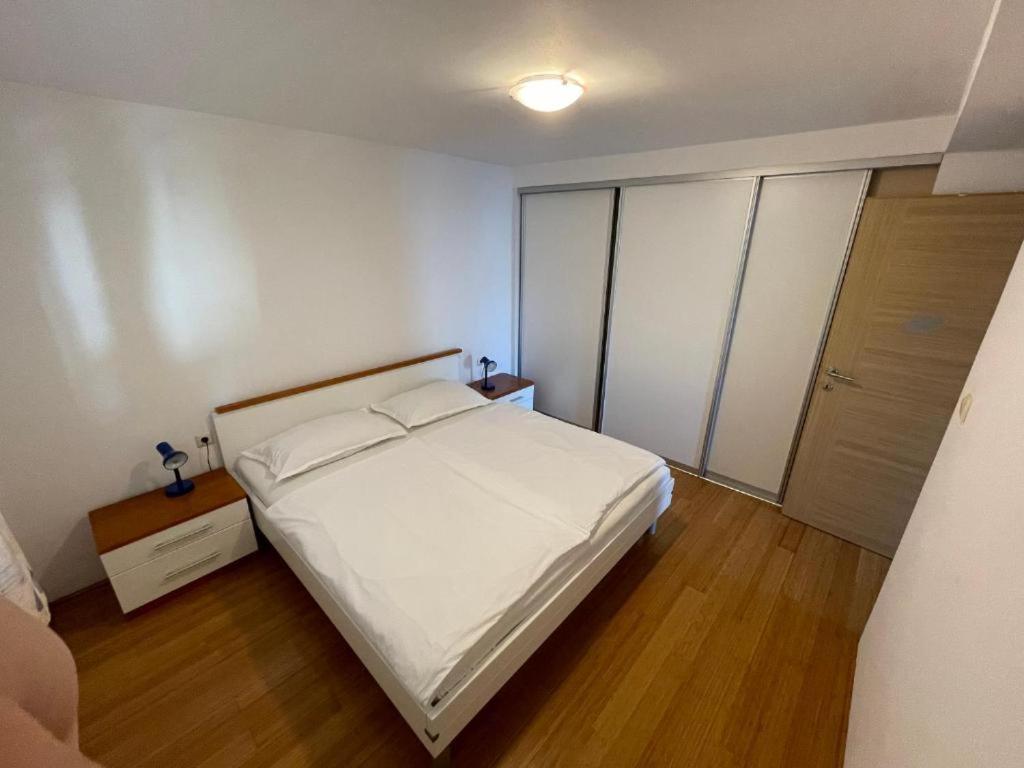 Bellevue Rooms Stara Baska Exterior photo